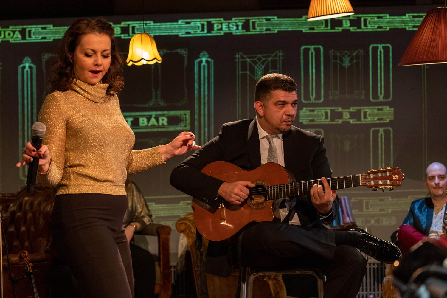 Lépő Annamária és Osztotics R. Szandra fotósuli hallgatói