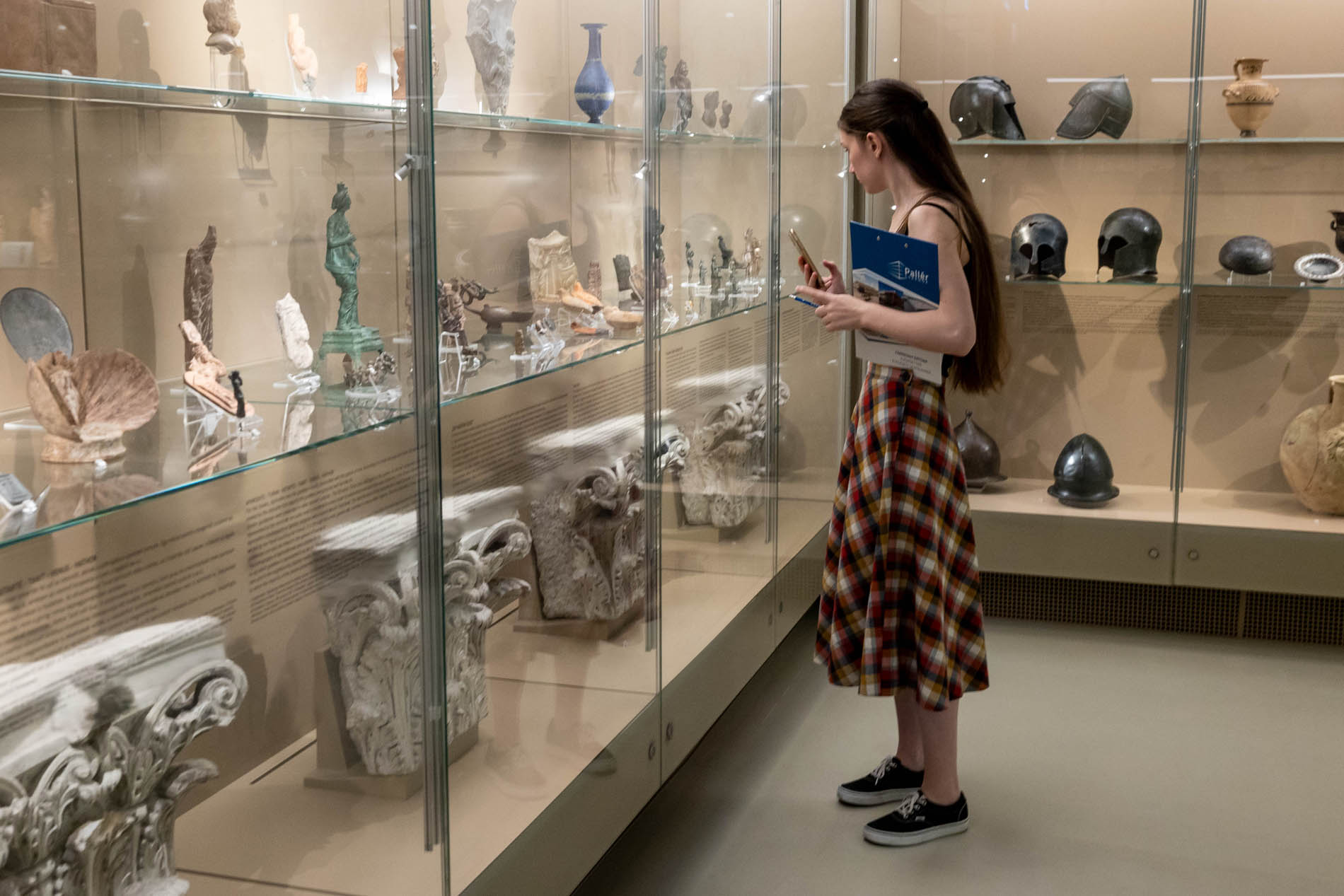 Inspirálódó grafikus hallgató 